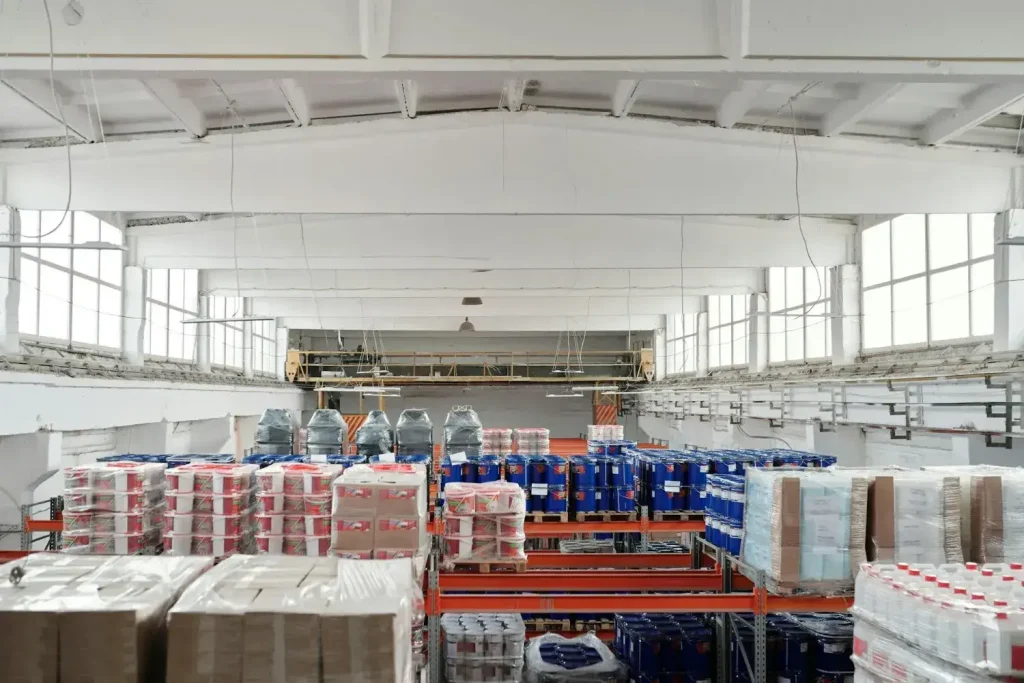 Cómo organizar un almacén desde cero para negocios medianos